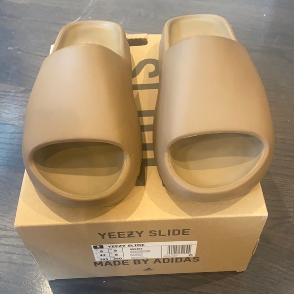 Slightly Worn Yeezy Slide main image 4